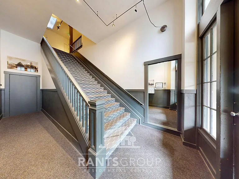 Thompson Apartments — Photo 42