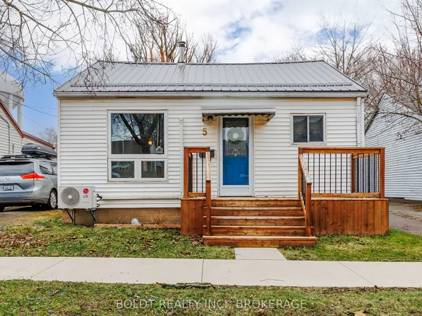 5 Nelles Rd, Welland, ON L3B 2P1