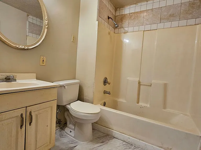 1504 E 99th Ave — Photo 7