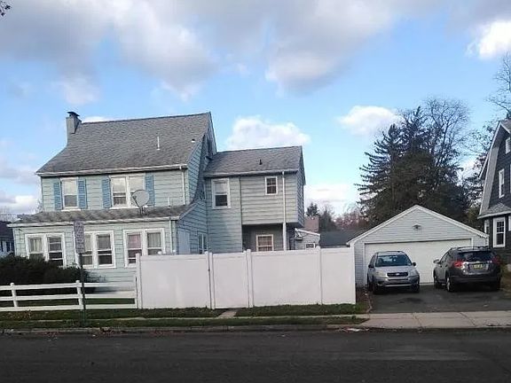 2nd image of 955 Pierpont St