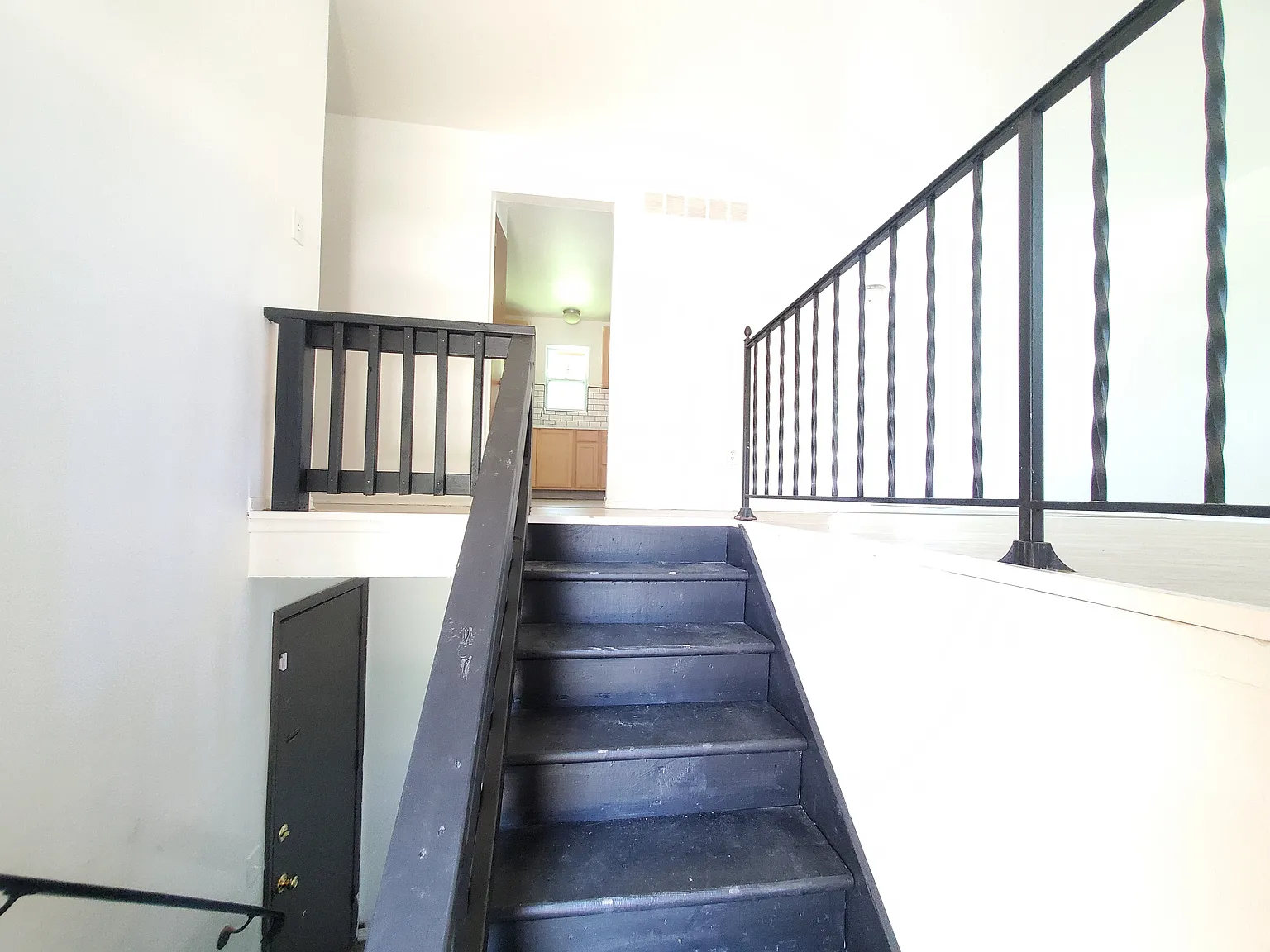 3 bed, 1061 sqft, $1,786 — Photo 2