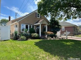 139 Perkins Ave, Oceanside, NY 11572