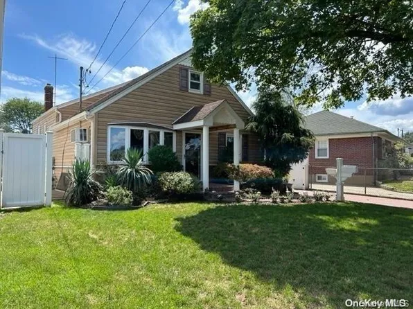 139 Perkins Avenue, Oceanside, NY 11572