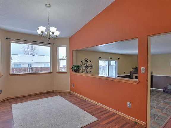 5th image of 424 E Beverly Ave