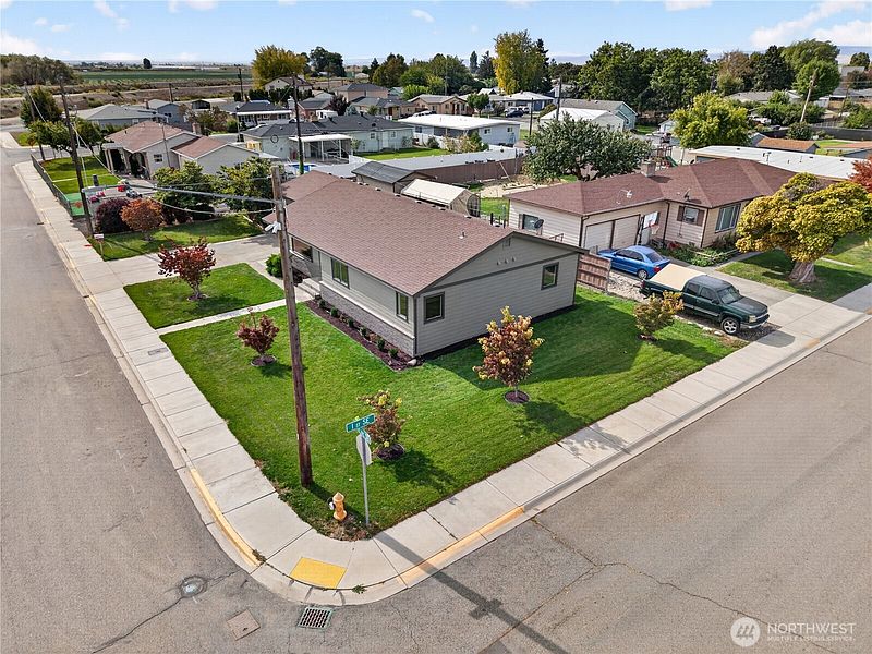 3rd image of 903 6th AVE SE