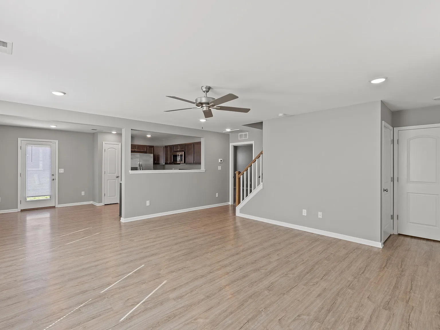 4 bed, 2.5 bath, 2100 sqft, $2,450 — Photo 3