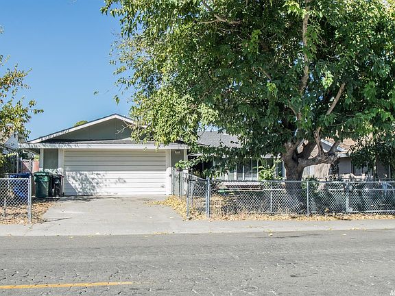3rd image of 3813 Bainbridge Dr