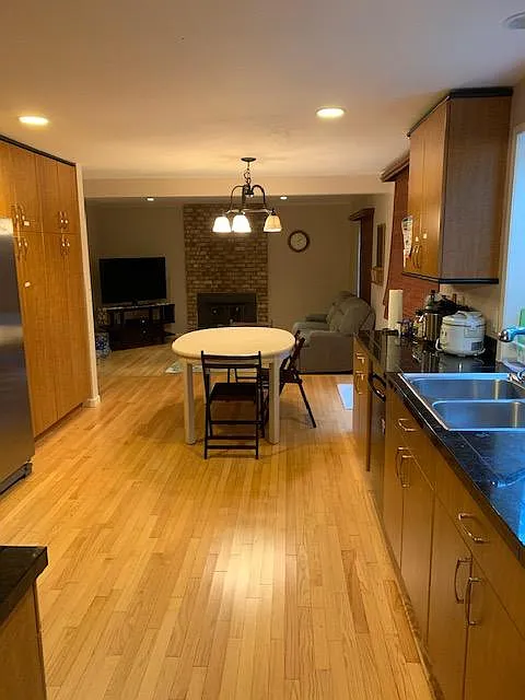 5 bed, 2.5 bath, 2180 sqft, $950 — Photo 3