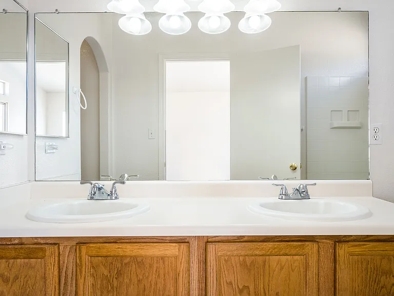 4705 Chow Ct NE — Photo 27