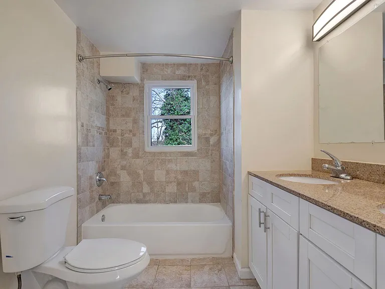 1604 Woodhill Ct — Photo 12