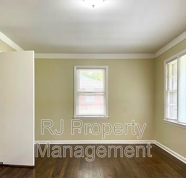3284 Parham St — Photo 4