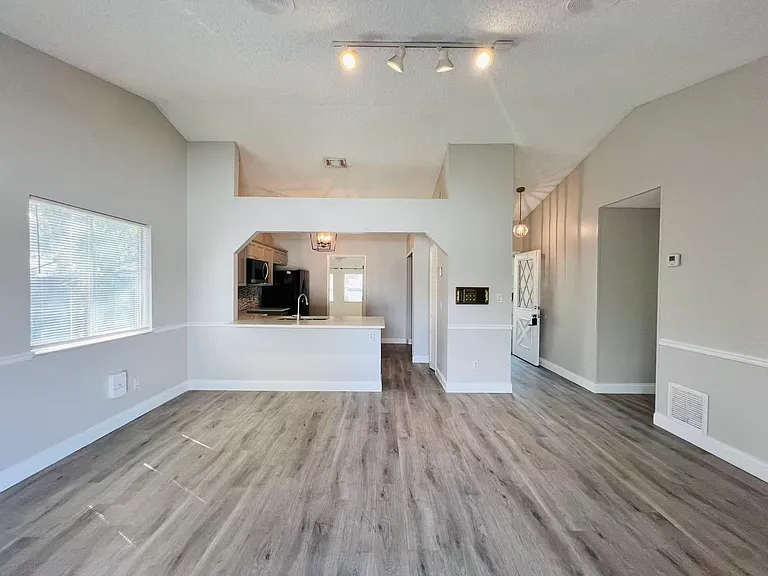 152 Summerset Dr — Photo 3