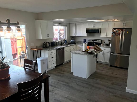 4th image of 8666 Mariposa St