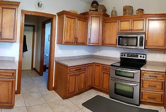 Kitchen facing mud room