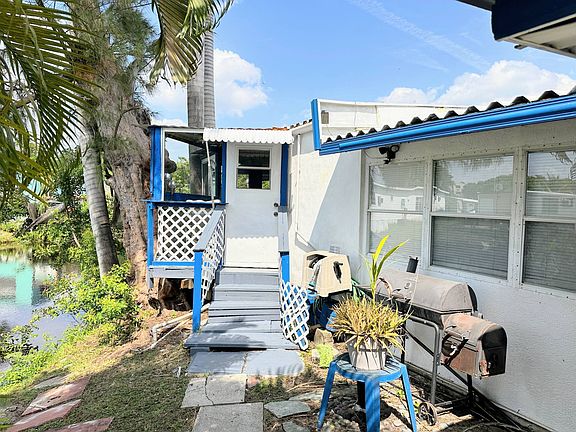 2nd image of 4719 SW 46th Way #4719
