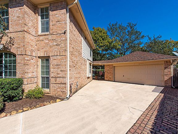 3rd image of 311 Lake Front Dr