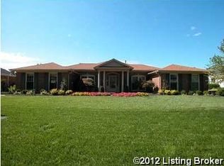 404 Edinburgh Pl, Hurstbourne, KY 40222