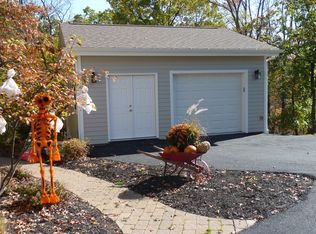 100 Tomahawk Dr, Pittsburgh, PA 15215