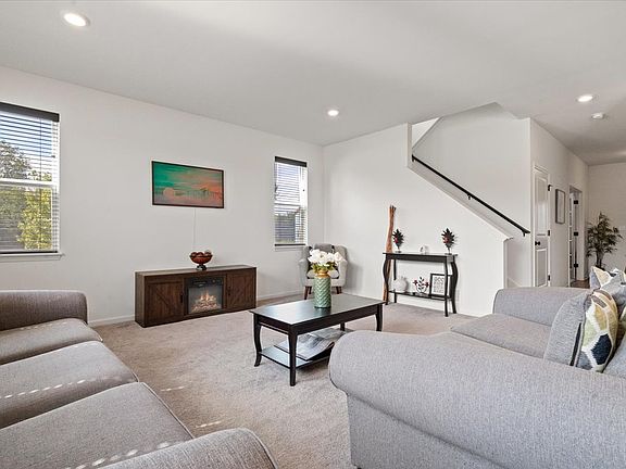 4th image of 28609 Augusta Ln