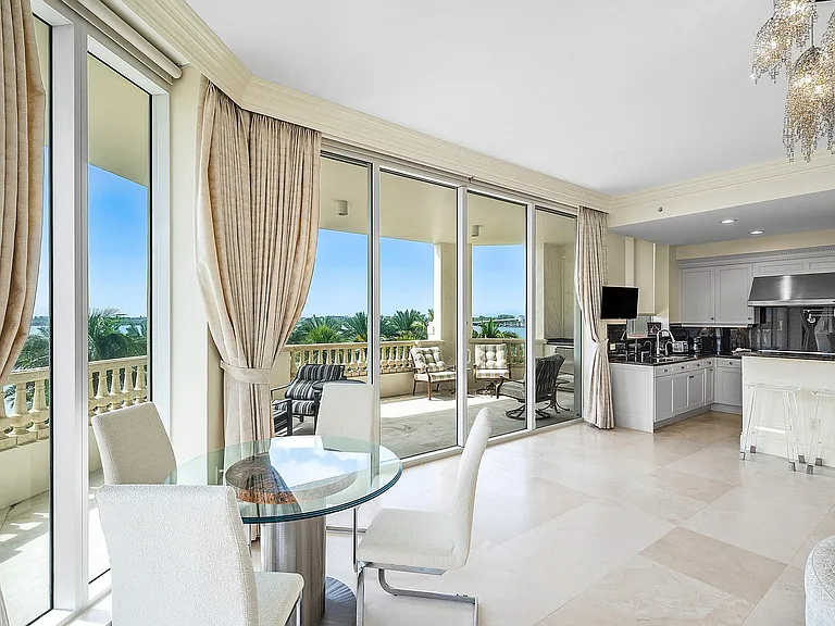3000 S Ocean Blvd #402 — Photo 3
