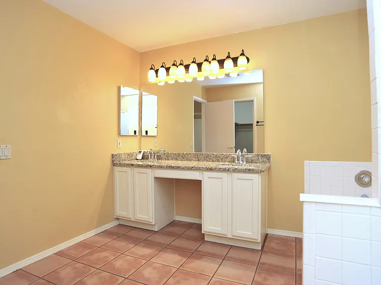 8205 N Midnight Way — Photo 13