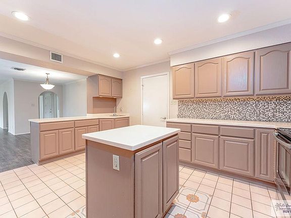 5th image of 524 Palm Valley Dr W