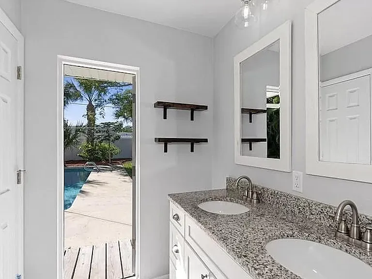 Second bathroom with pool access