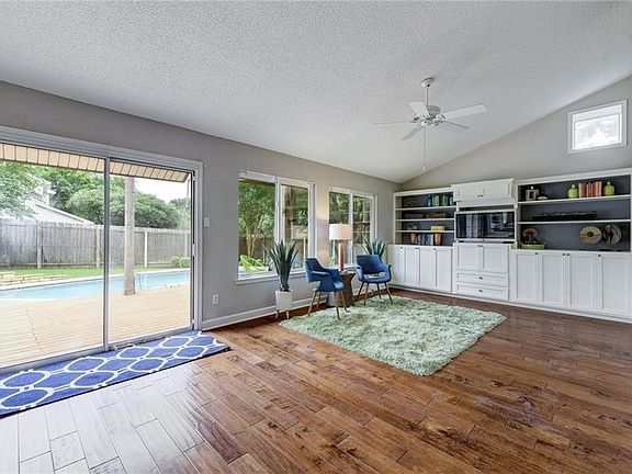 4th image of 11501 Oak Knoll Dr