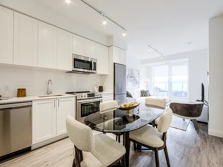 299 The Kingsway — Photo 41