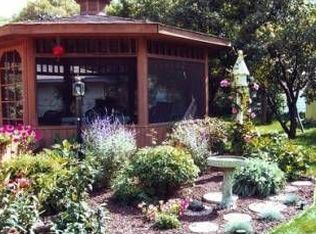 1666 Sandhurst Ave E, Maplewood, MN 55109