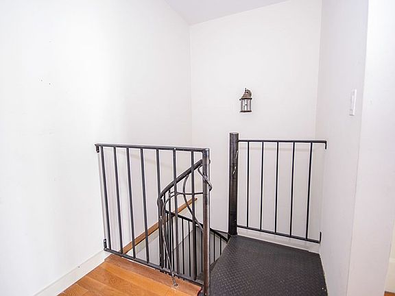 4th image of 68 Jefferson St #1AA