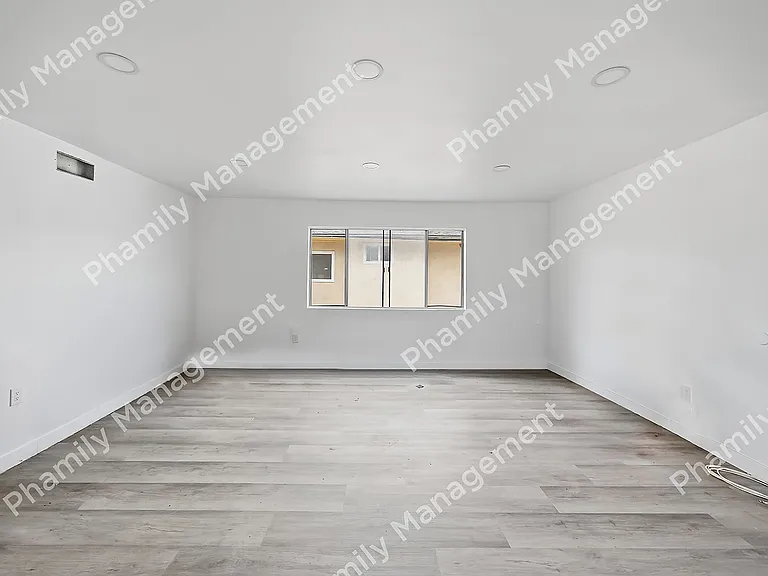 4533 Ellis Ln #B — Photo 3