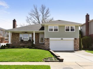 435 Terrace Ave, Garden City, NY 11530