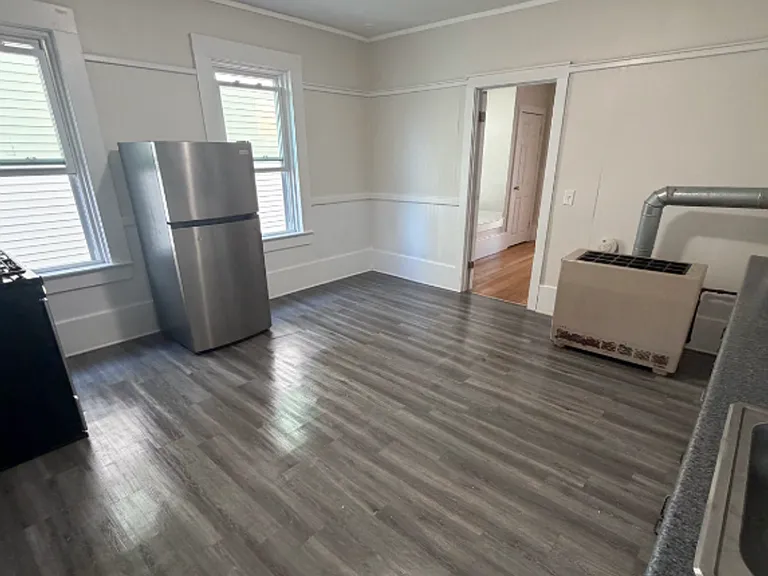 28 Tallman St — Photo 4