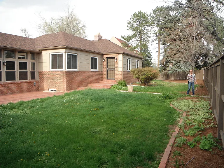 Yard (has sprinkler system)