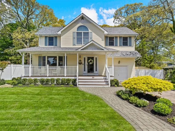 25 Bay 3rd Street, Islip, NY 11751