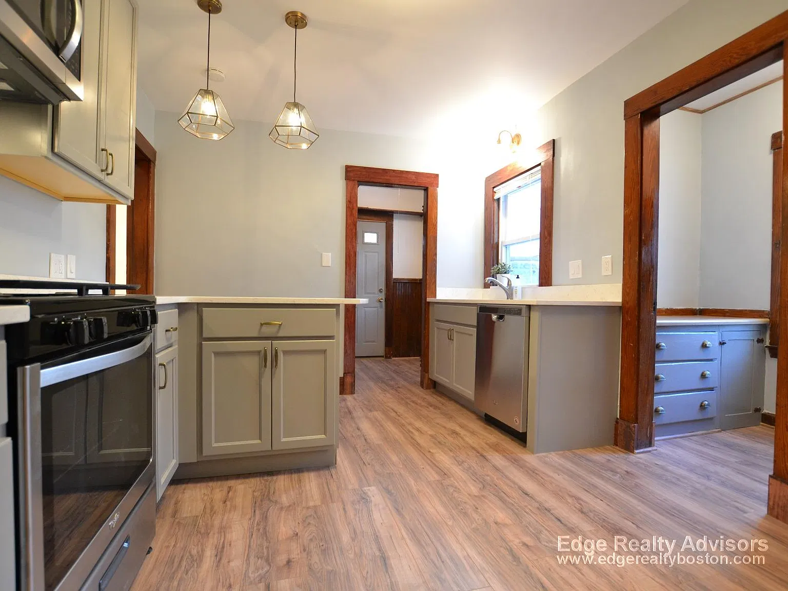 3 bed, 1.0 bath, $3,300 — Photo 3