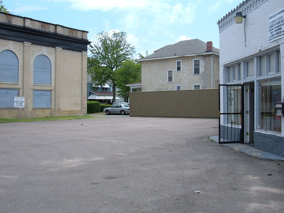 2nd image of 205 W Brookland Park Blvd