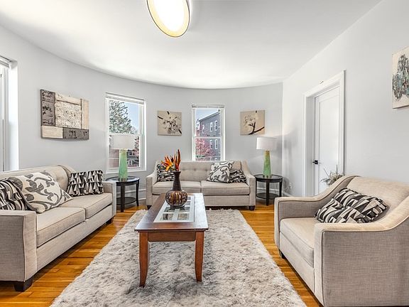 3rd image of 113 Regent St