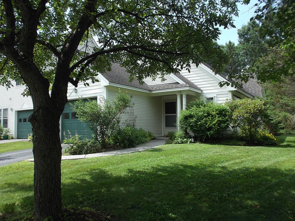 Front View w/garage