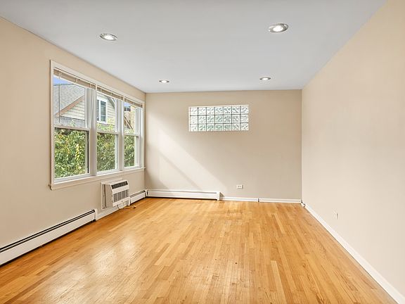 4th image of 1536 W Pratt Blvd APT 3D