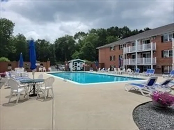 10 Leonard Rd #10, Boxborough, MA 01719