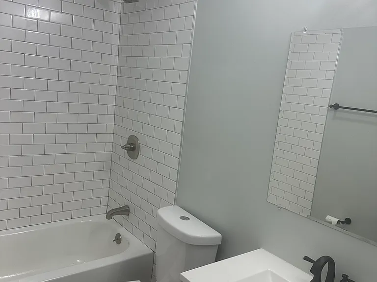2219 Kenton St #A — Photo 37