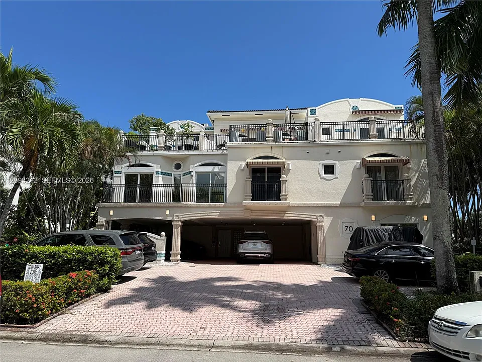 70 Isle Of Venice Dr #102