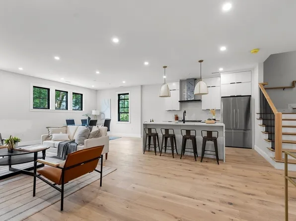 130 Cushing St #4, Cambridge, MA 02138