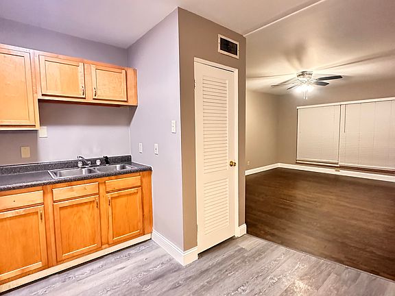 3rd image of 3600 Park Crest Dr #J