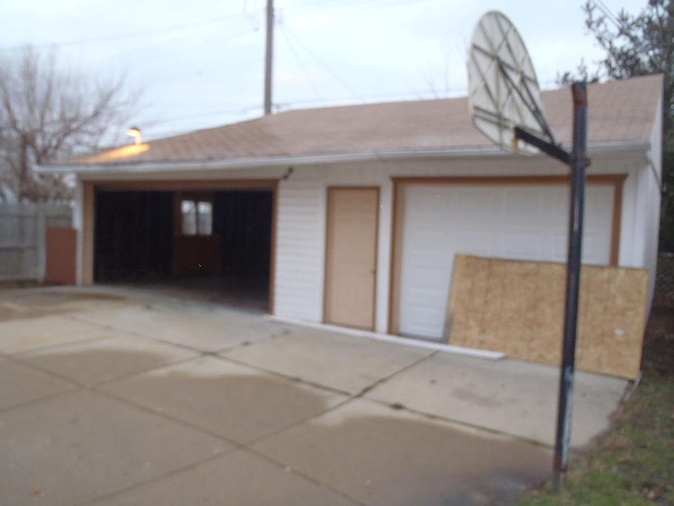 1st image of 951 E Coy Ave