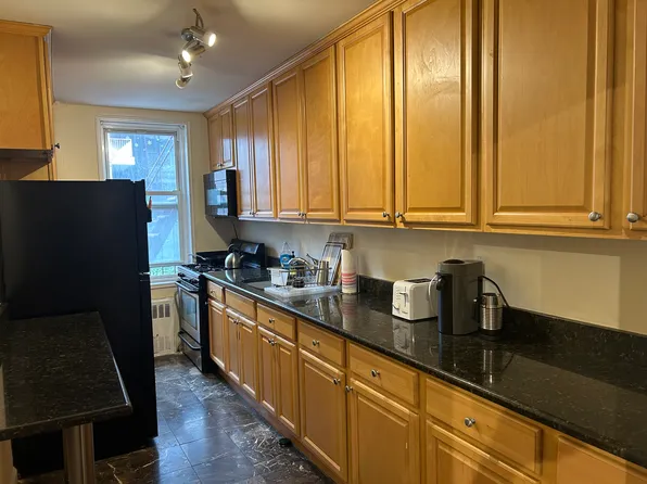 350 East 30th Street image 1 of 18