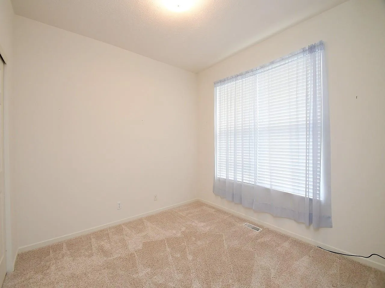 5018 S 194th Ave — Photo 4