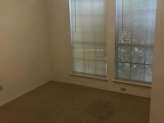 4th image of 1219 Lakeshore Dr